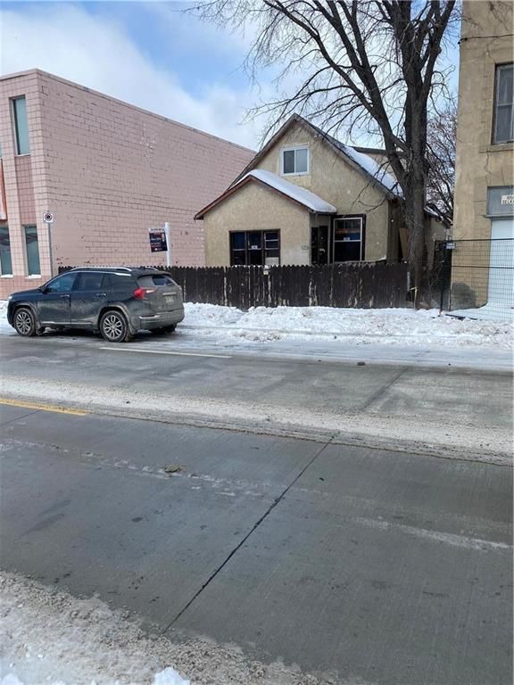 I have sold a property at 1061 Selkirk AVE in Winnipeg
